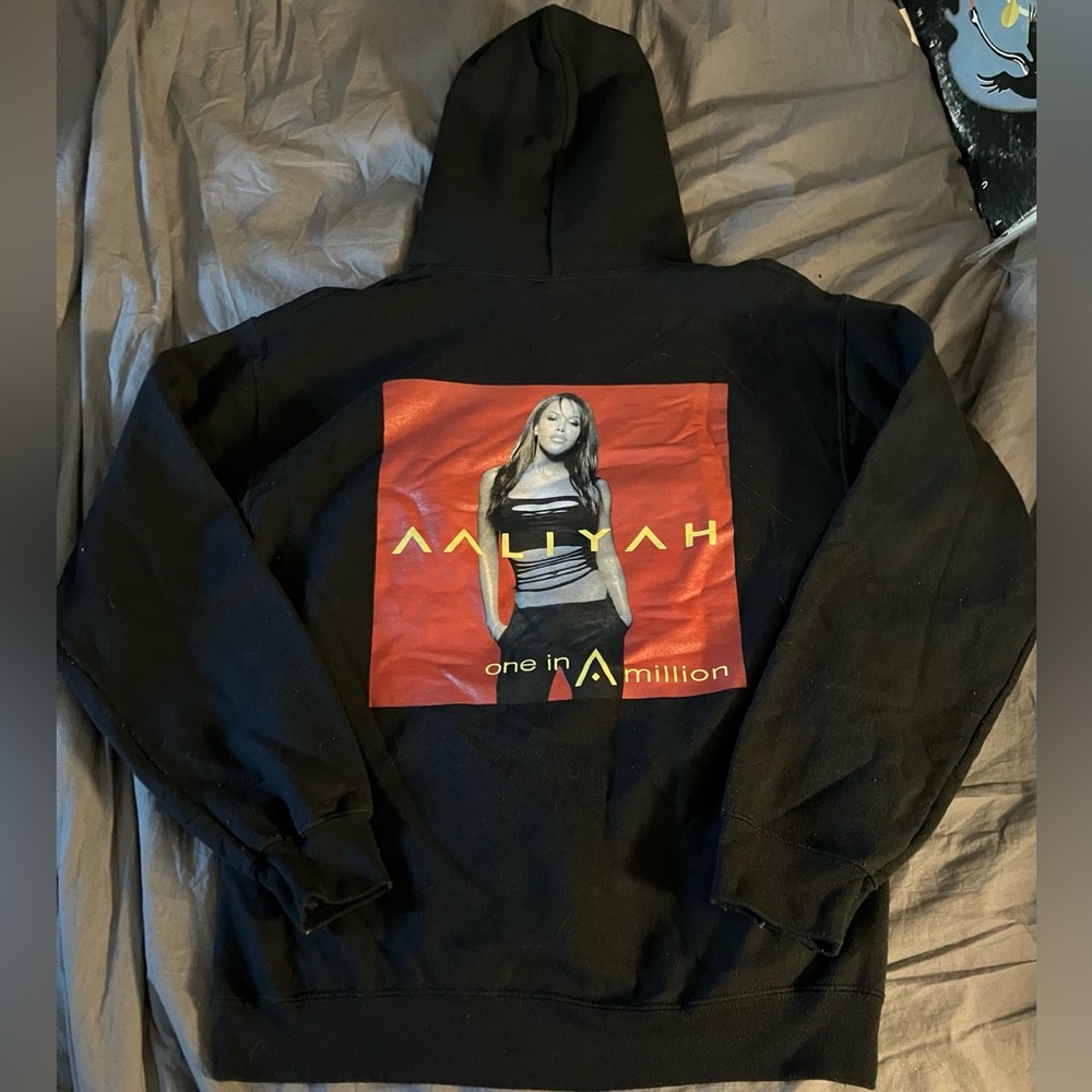 AALIYAH one in A million 2021 Tour Hoodie Sweatshirt Men’s sz Small (oversized)